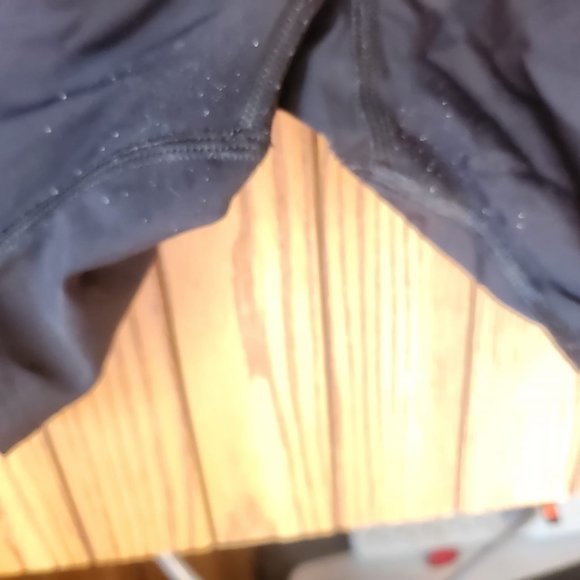 UNDER ARMOUR BLACK BIKE SHORTS ~ WOMENS BLACK SIZE MEDIUM ~ PLEASE READ - Picture 3 of 5